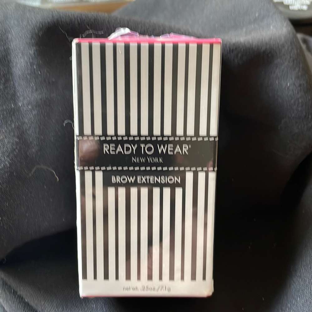 Ready to wear brow duo in Universal Taupe.